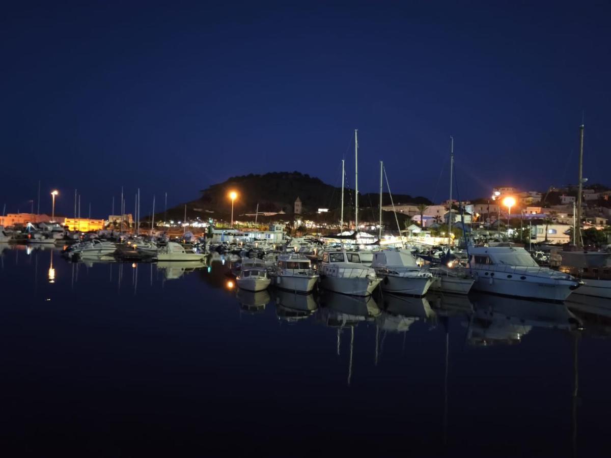 Classic Yacht Yanika Yachting Watersport Ets Villaputzu Exterior foto